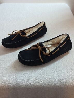 Ugg Dakota Moccasins Slippers Black Suede Size 7